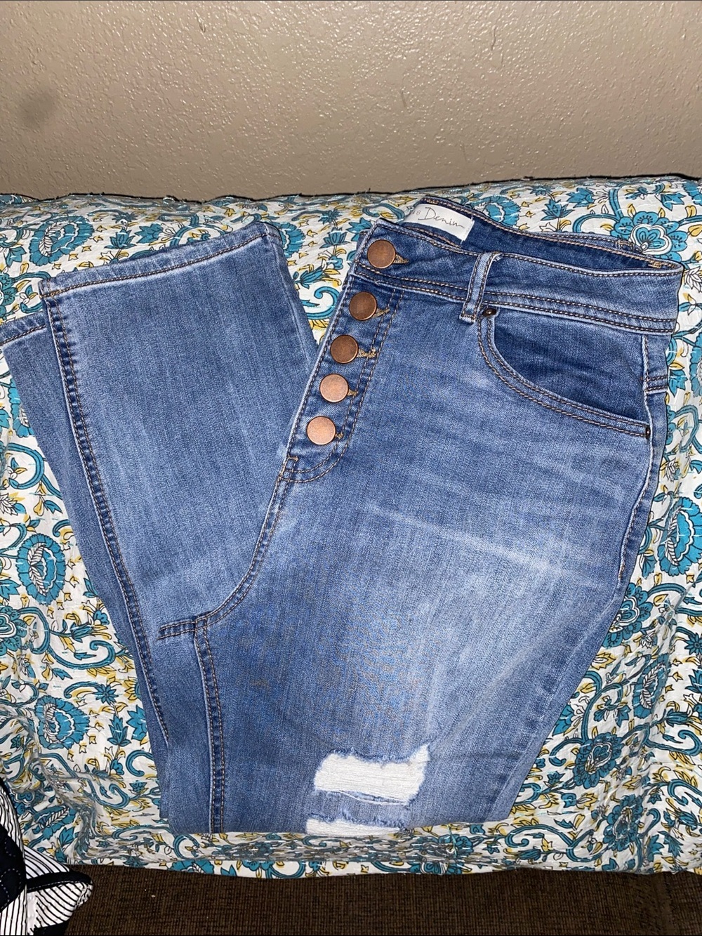 Women’s  Cato High-Rise Button-Fly Blue Denim Capris